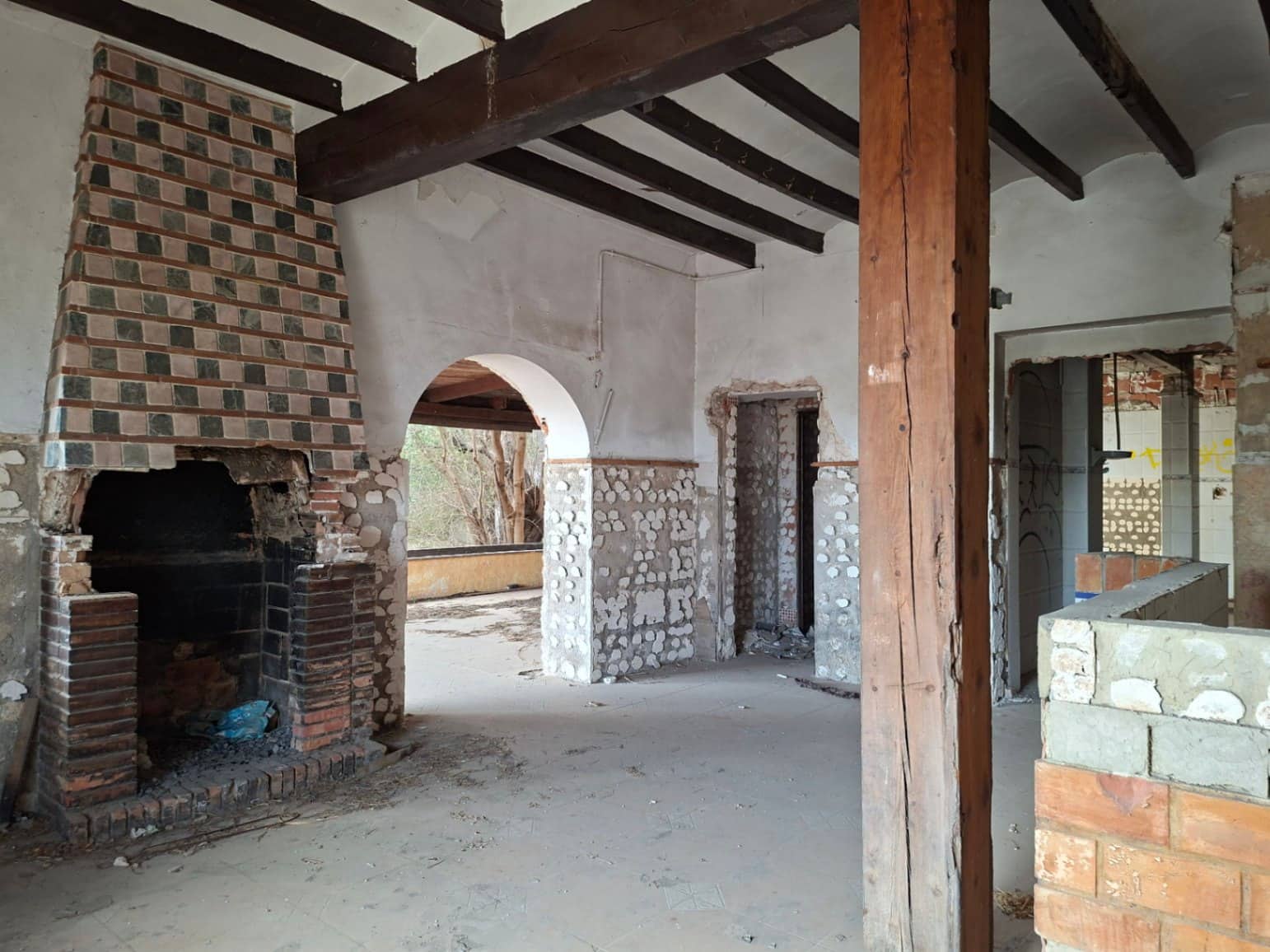 Gewerbe zu verkaufen in Oliva mit Garage - 145.000 € (Ref: 10102889)