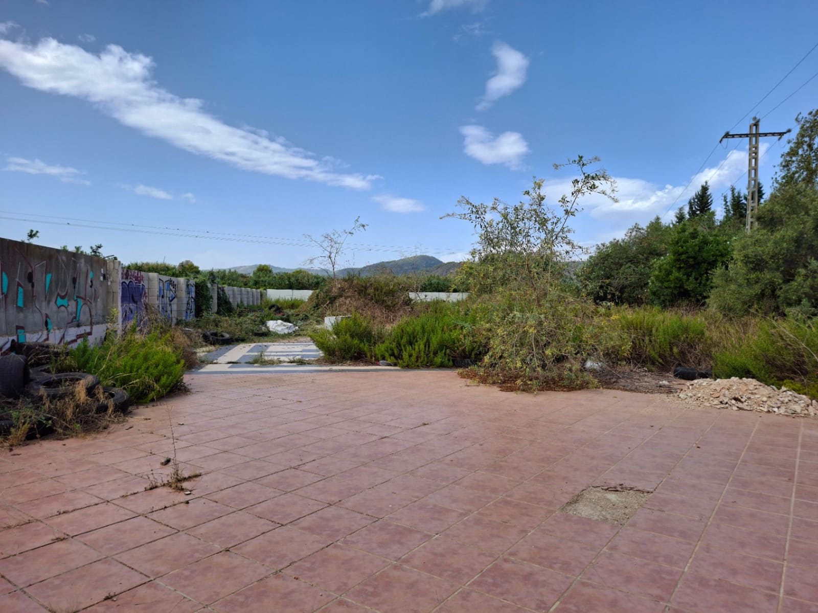Gewerbe zu verkaufen in Oliva mit Garage - 145.000 € (Ref: 10102889)