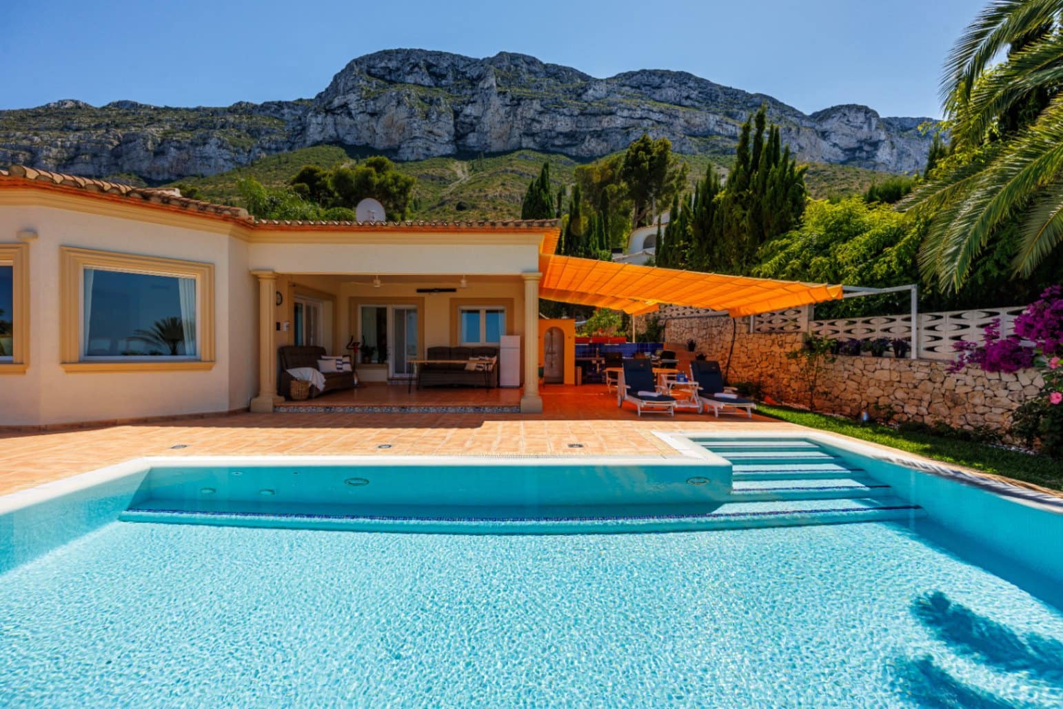 3 quarto Moradia para venda em Denia com piscina garagem - 990 000 € (Ref: 10102900)