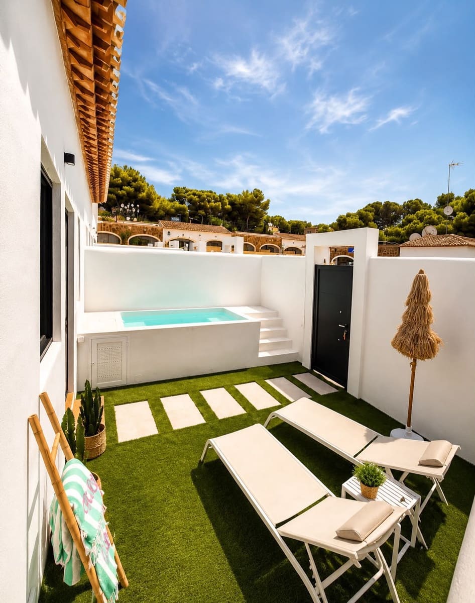 Chalet de 2 habitaciones en Javea / Xàbia en alquiler con piscina garaje - 1.900 € (Ref: 10102910)