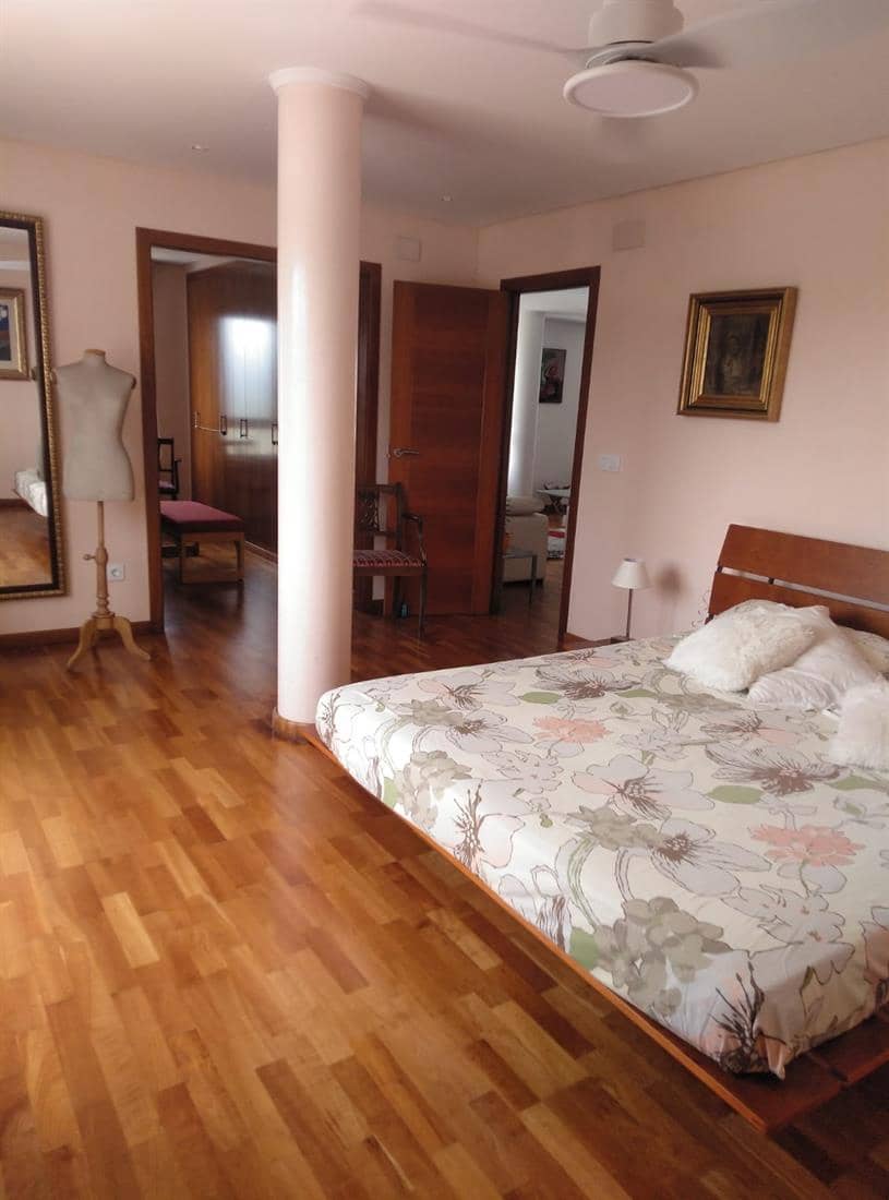 5 quarto Moradia para venda em Gandia com garagem - 640 000 € (Ref: 10102921)