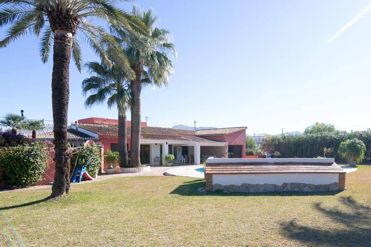 4 sovrum Villa till salu i Denia med pool garage - 895 000 € (Ref: 10102927)