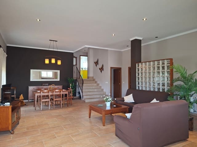 3 soverom Villa til salgs i Oliva med svømmebasseng garasje - € 518 000 (Ref: 10102944)
