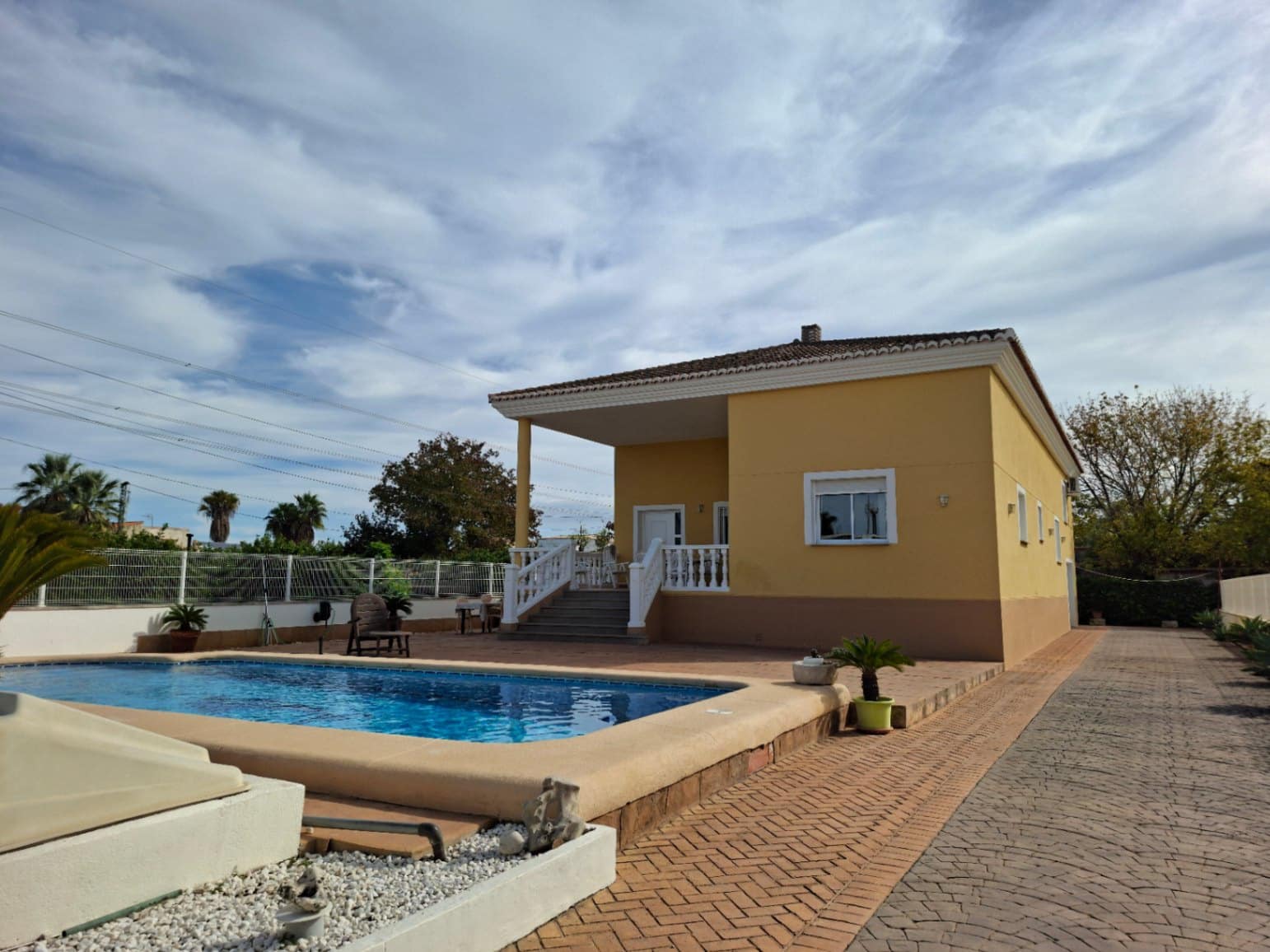 3 soverom Villa til salgs i Oliva med svømmebasseng garasje - € 518 000 (Ref: 10102944)