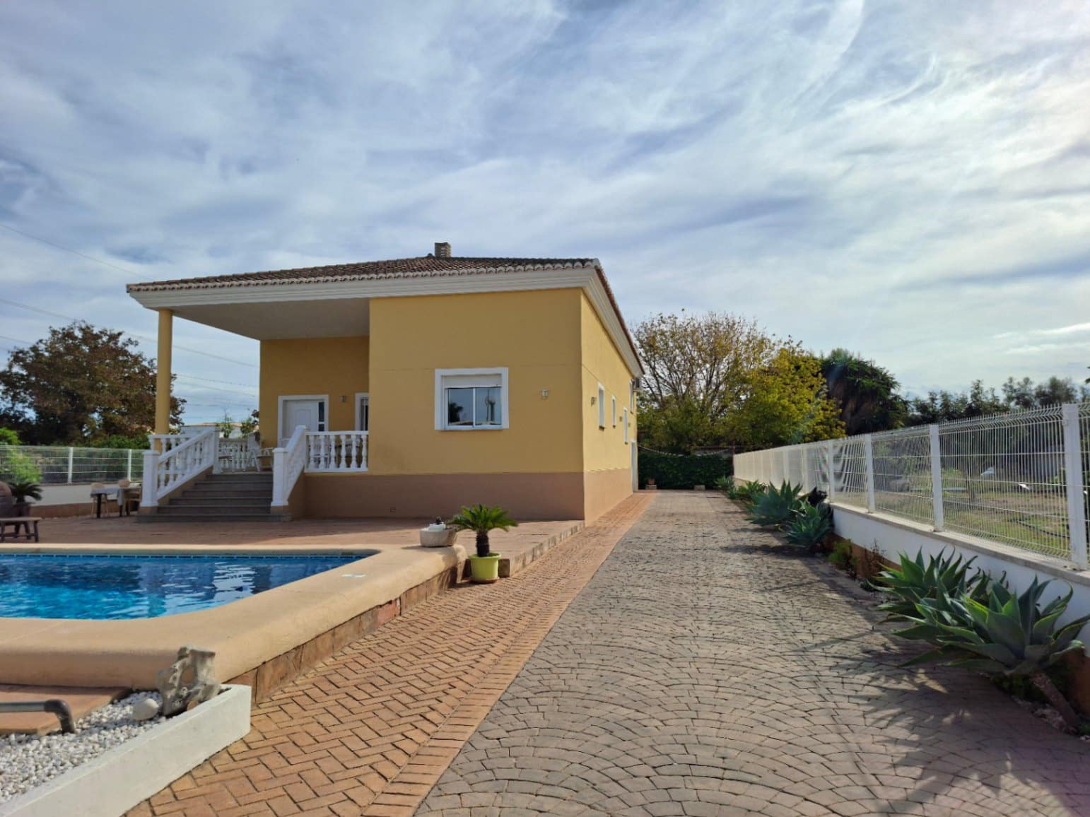 3 soverom Villa til salgs i Oliva med svømmebasseng garasje - € 518 000 (Ref: 10102944)