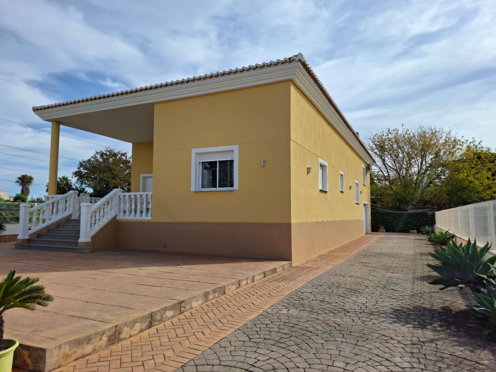 3 soverom Villa til salgs i Oliva med svømmebasseng garasje - € 518 000 (Ref: 10102944)