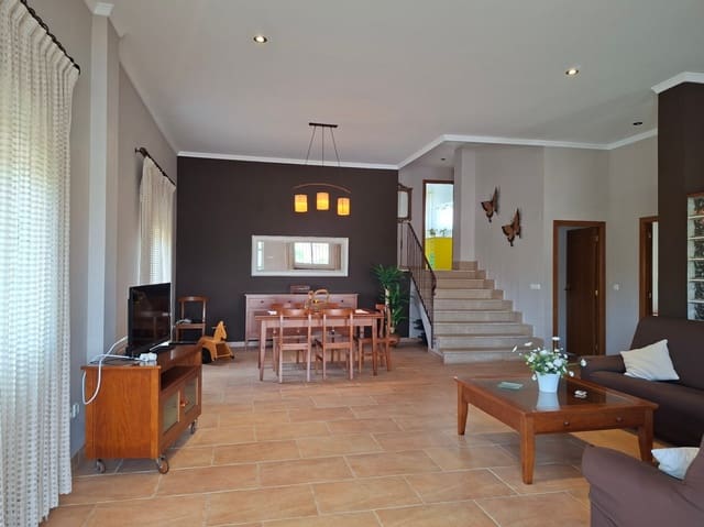 3 soverom Villa til salgs i Oliva med svømmebasseng garasje - € 518 000 (Ref: 10102944)