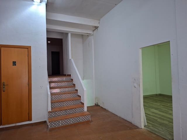 Kommersiell til salgs i Dénia med garasje - € 345 000 (Ref: 10102962)