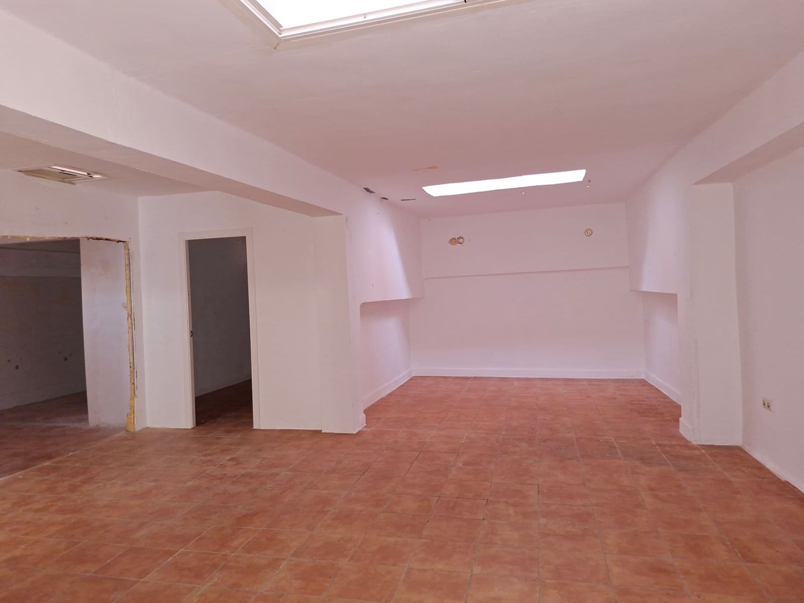 Kommersiell til salgs i Denia med garasje - € 345 000 (Ref: 10102962)