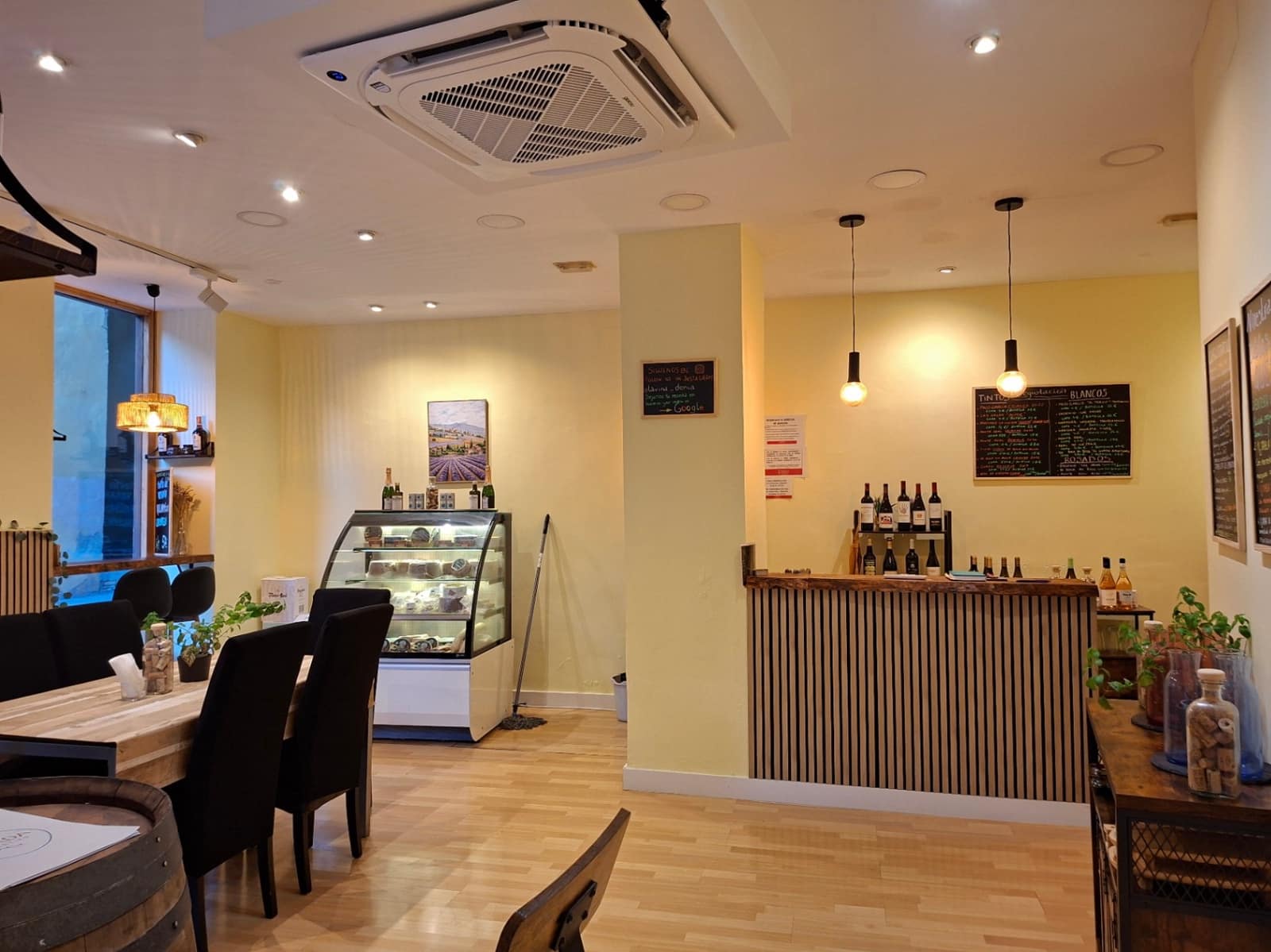 Commercial for rent in Denia - € 1,500 (Ref: 10158183)