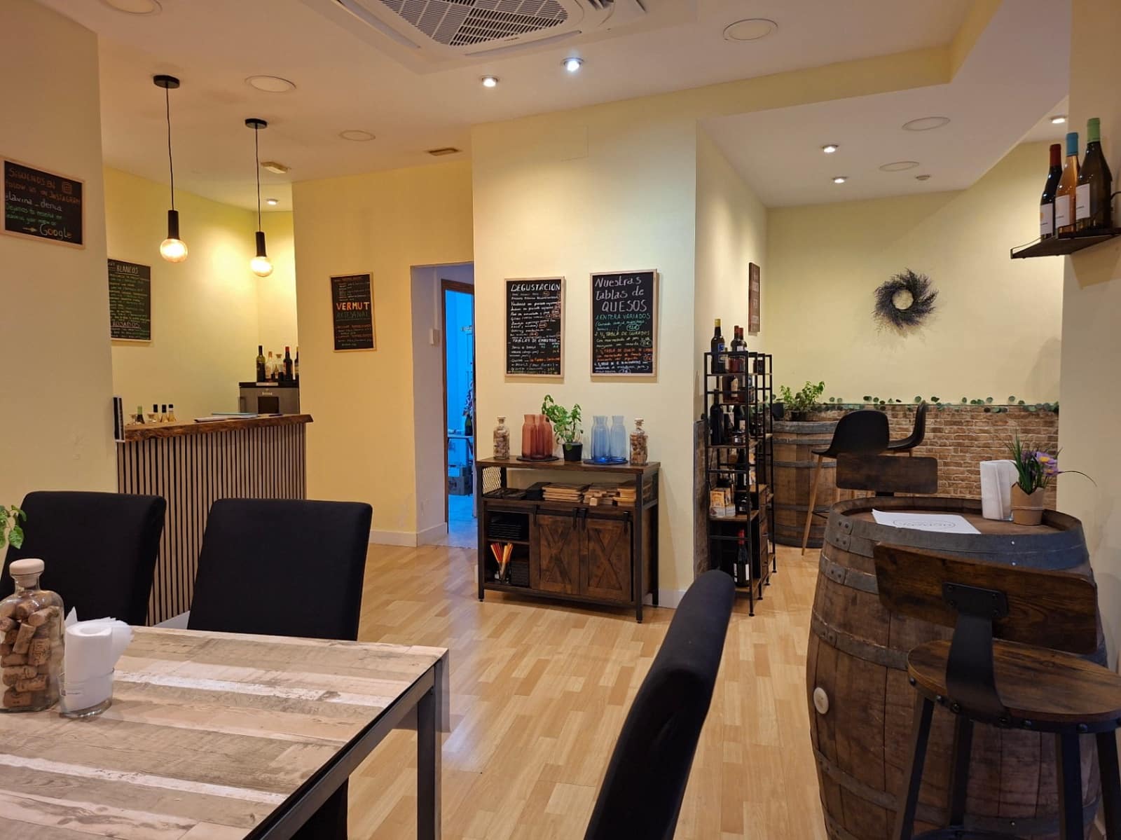 Commercial for rent in Denia - € 1,500 (Ref: 10158183)