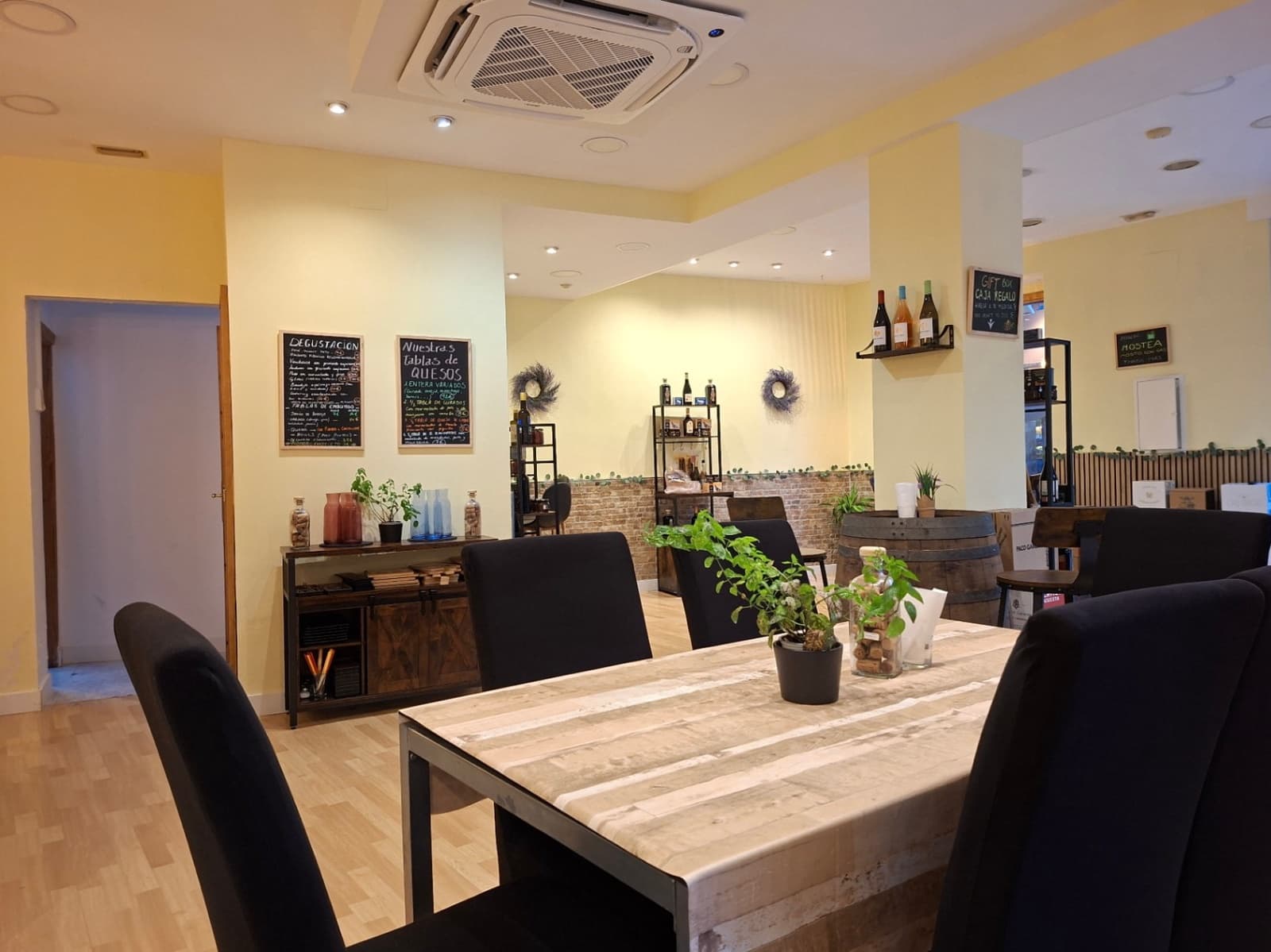 Commercial for rent in Denia - € 1,500 (Ref: 10158183)