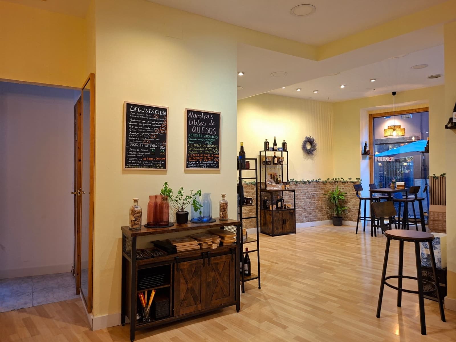 Commercial for rent in Denia - € 1,500 (Ref: 10158183)