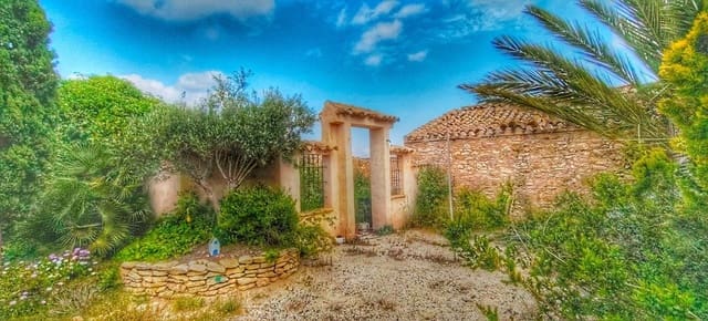 5 bedroom Finca/Country House for sale in Pinoso - € 126,000 (Ref: 10147171)