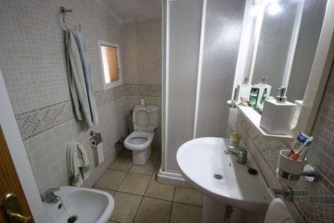 4 bedroom Townhouse for sale in Chinorlet / Xinorlet - € 99,900 (Ref: 9505975)