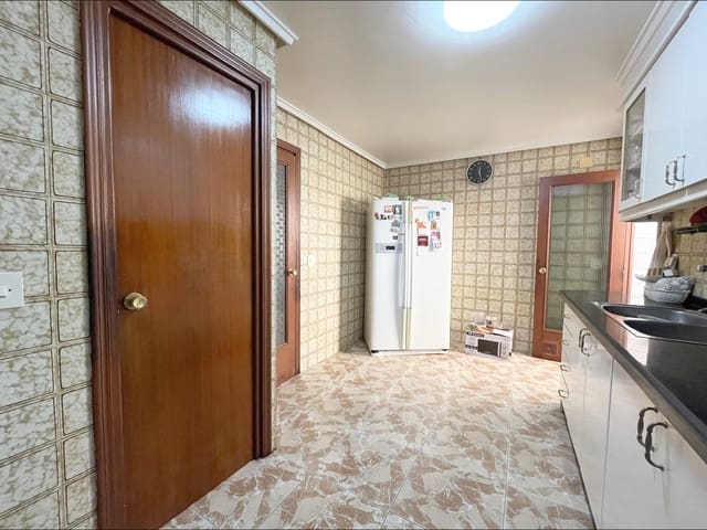 4 makuuhuone Asunto myytävänä paikassa Novelda - 99 000 € (Ref: 9505976)