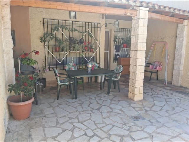 4 slaapkamer Rijtjeshuis te koop in L'Algueña / Alguenya - € 95.000 (Ref: 9505978)