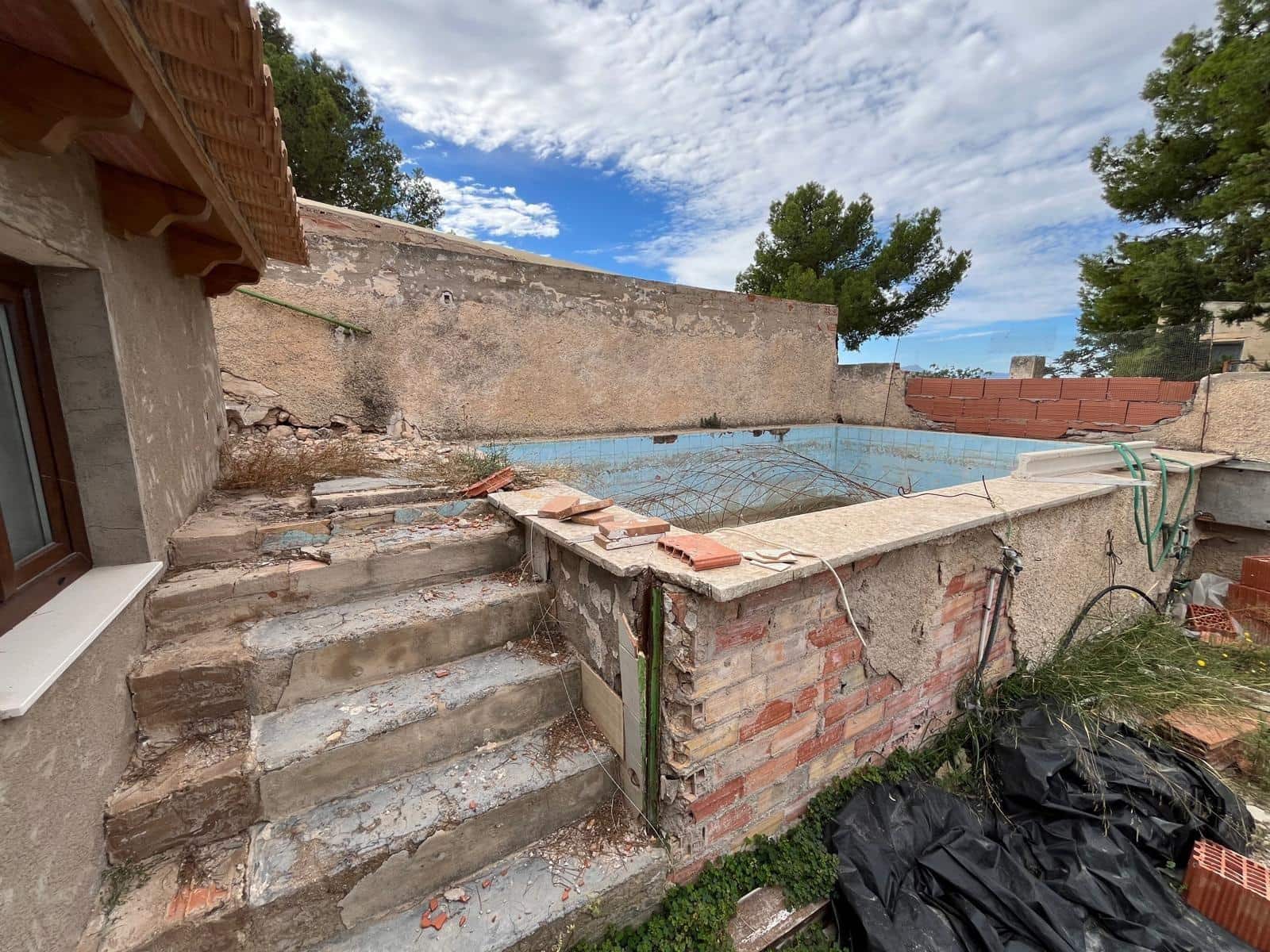 4 soverom Finca/Herregård til salgs i Pinoso med svømmebasseng - € 120 000 (Ref: 9505981)