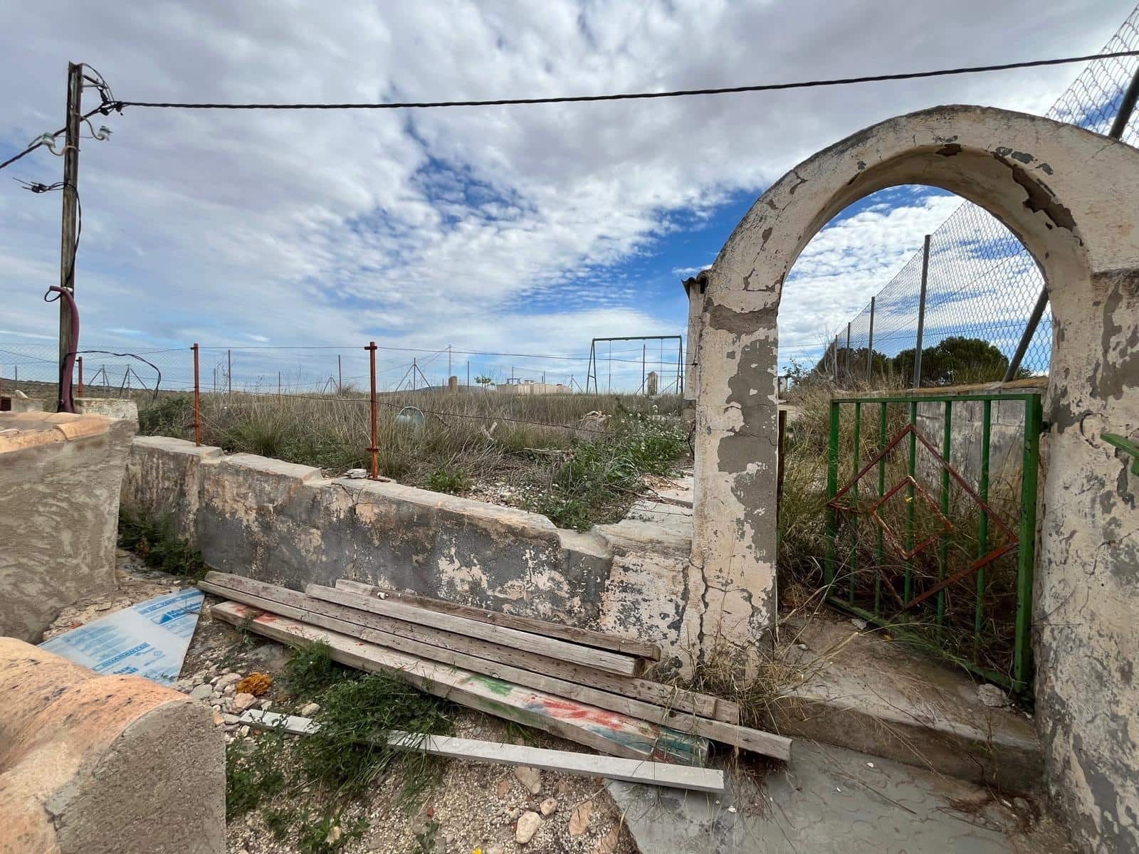 4 soverom Finca/Herregård til salgs i Pinoso med svømmebasseng - € 120 000 (Ref: 9505981)