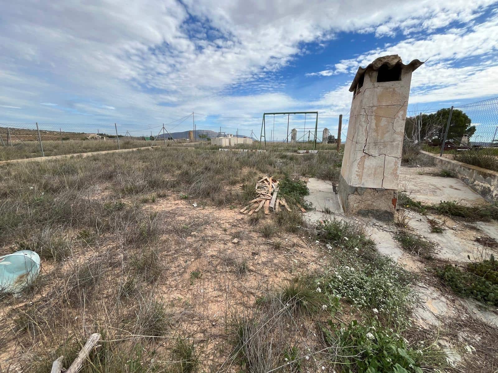 4 soverom Finca/Herregård til salgs i Pinoso med svømmebasseng - € 120 000 (Ref: 9505981)