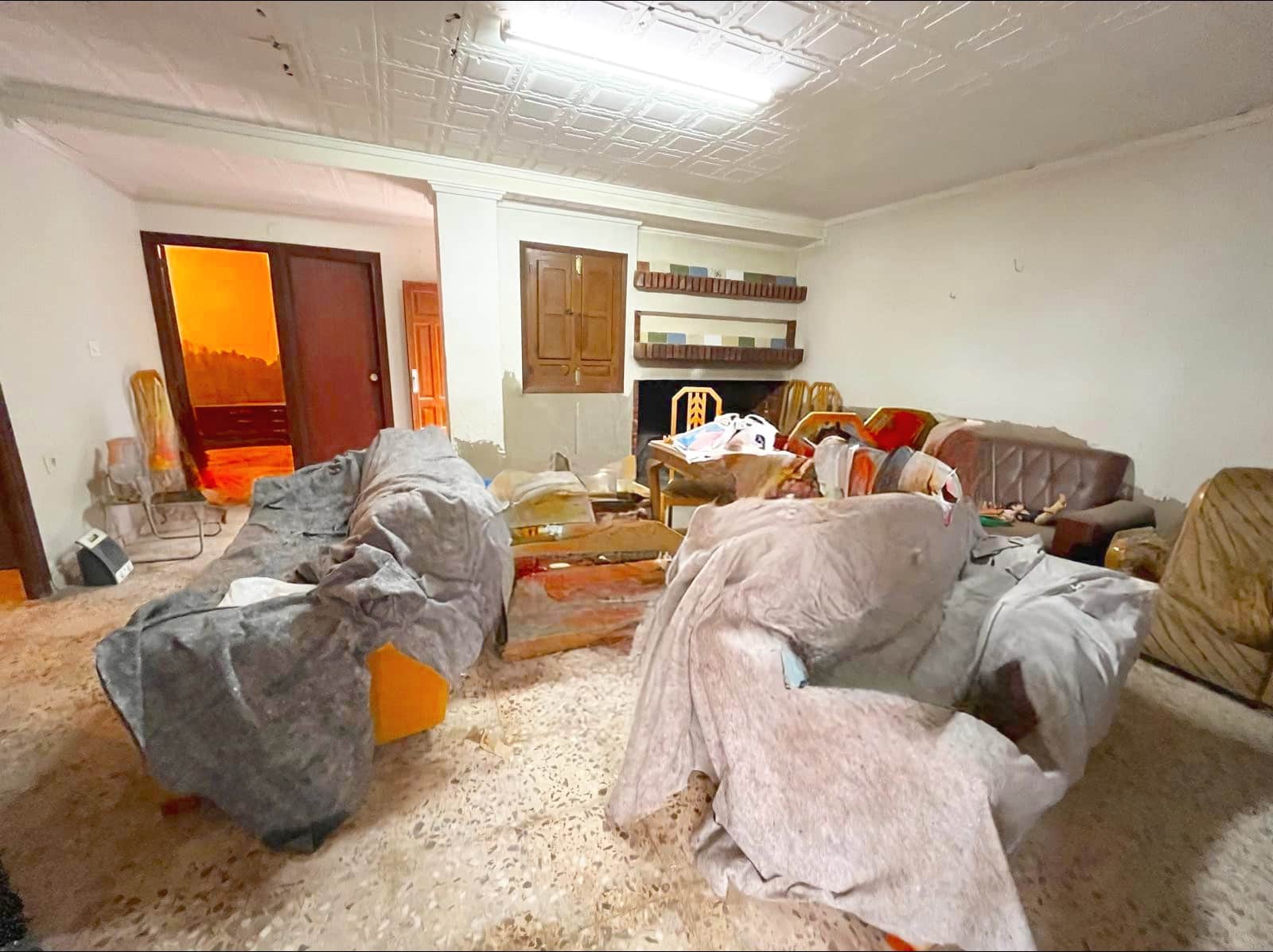 3 makuuhuone Maalaistalo myytävänä paikassa Monovar / Monover mukana uima-altaan 
autotalli - 110 000 € (Ref: 9505988)