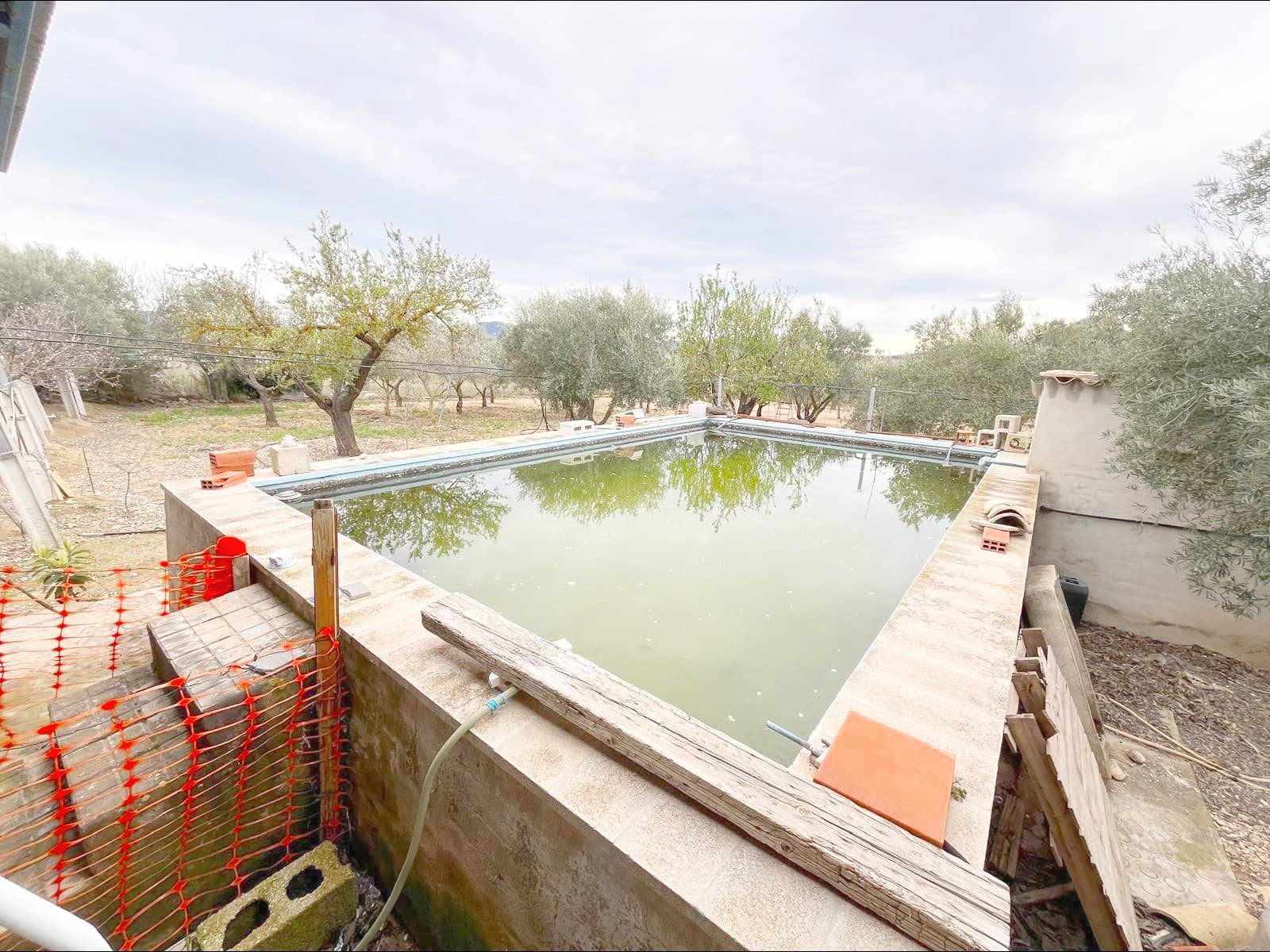 3 makuuhuone Maalaistalo myytävänä paikassa Monovar / Monover mukana uima-altaan 
autotalli - 110 000 € (Ref: 9505988)