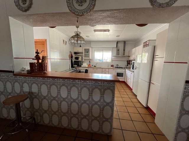 8 bedroom Finca/Country House for sale in Raspay, Yecla - € 299,000 (Ref: 9505993)