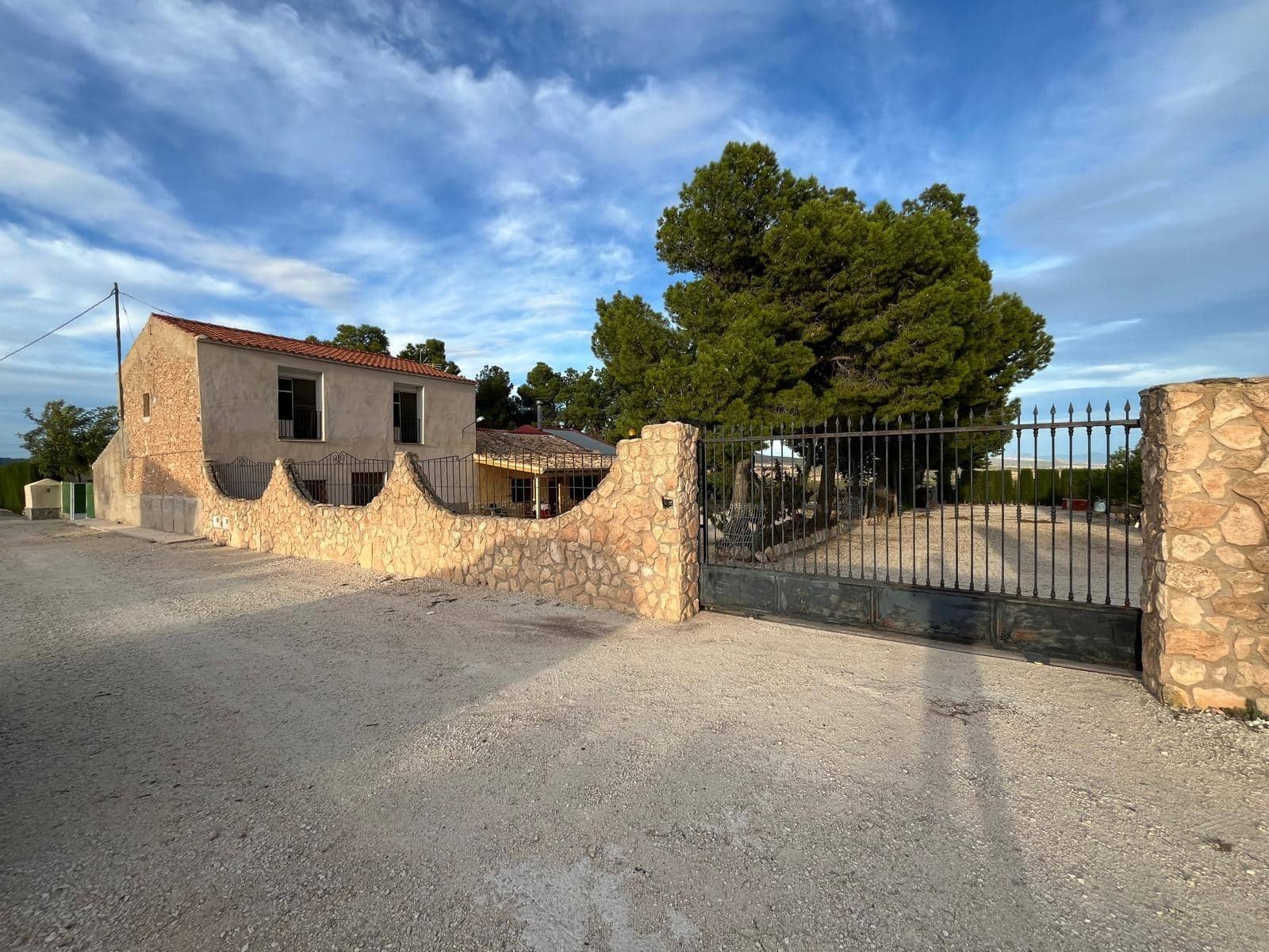 8 bedroom Finca/Country House for sale in Raspay - € 299,000 (Ref: 9505993)