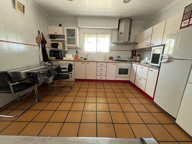 8 bedroom Finca/Country House for sale in Raspay, Yecla - € 299,000 (Ref: 9505993)