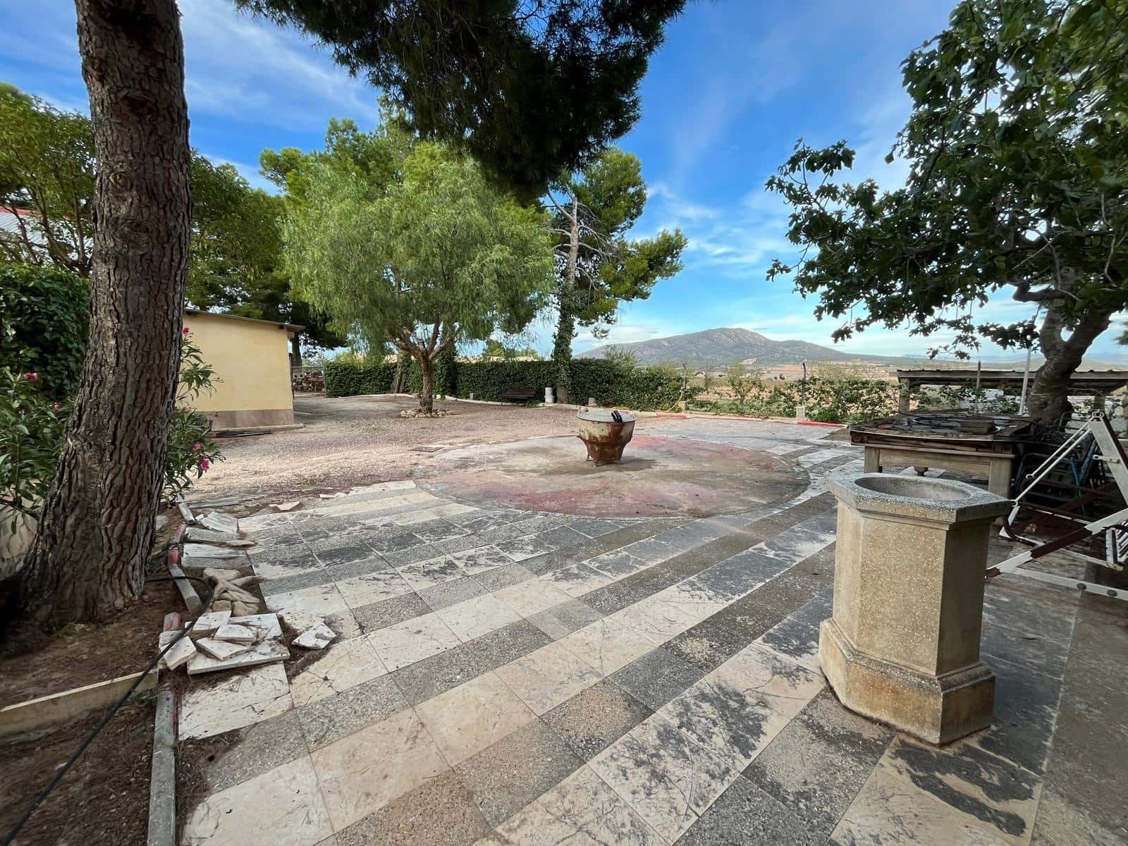 8 bedroom Finca/Country House for sale in Raspay - € 299,000 (Ref: 9505993)