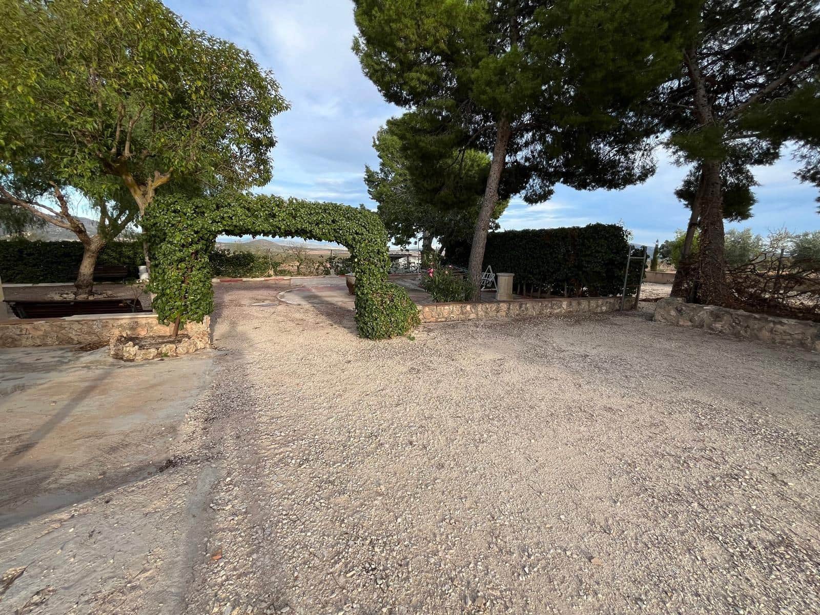 8 bedroom Finca/Country House for sale in Raspay - € 299,000 (Ref: 9505993)