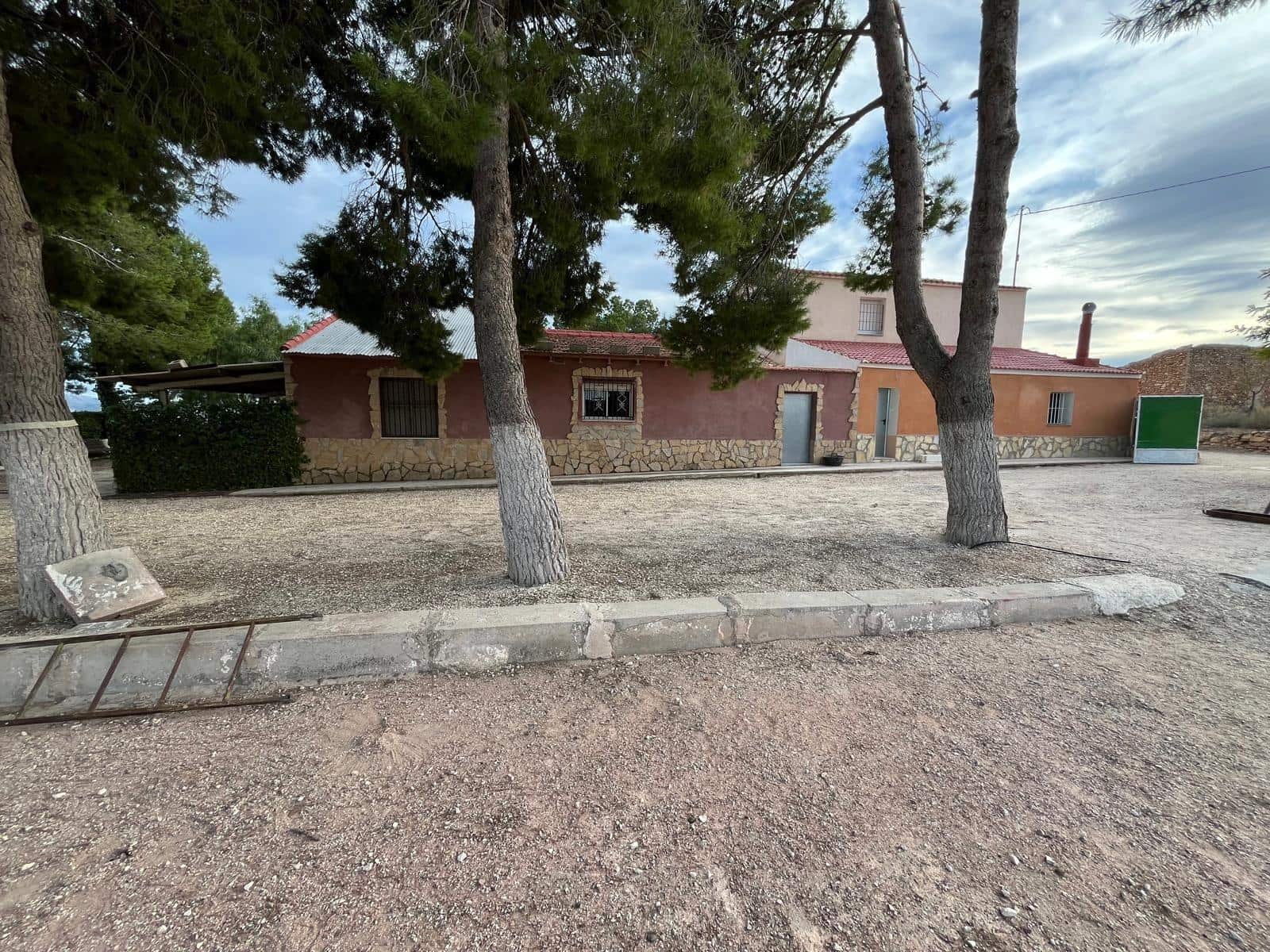 8 bedroom Finca/Country House for sale in Raspay - € 299,000 (Ref: 9505993)