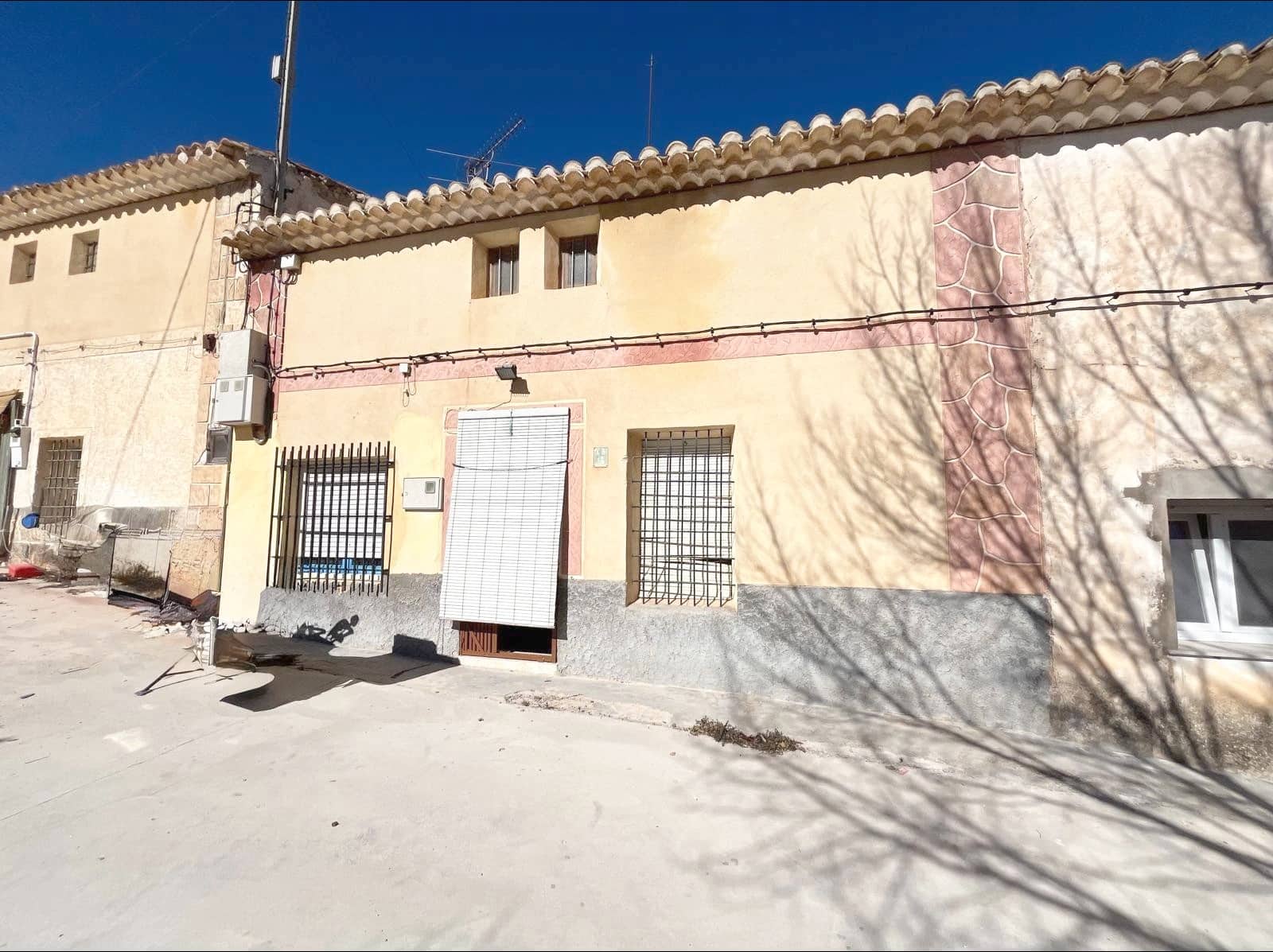 6 bedroom Finca/Country House for sale in Monovar / Monover - € 77,000 (Ref: 9505994)