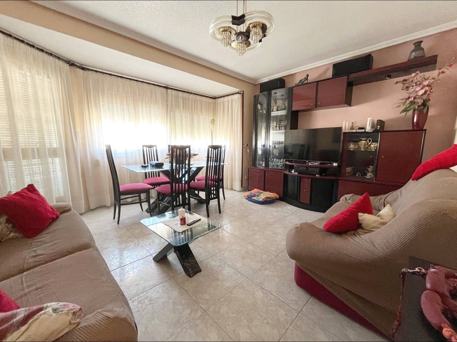 5 makuuhuone Huoneisto myytävänä paikassa Pinoso - 130 000 € (Ref: 9505997)