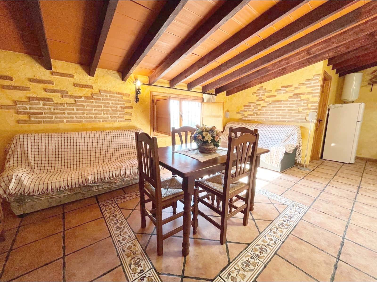 5 makuuhuone Huoneisto myytävänä paikassa Pinoso - 130 000 € (Ref: 9505997)