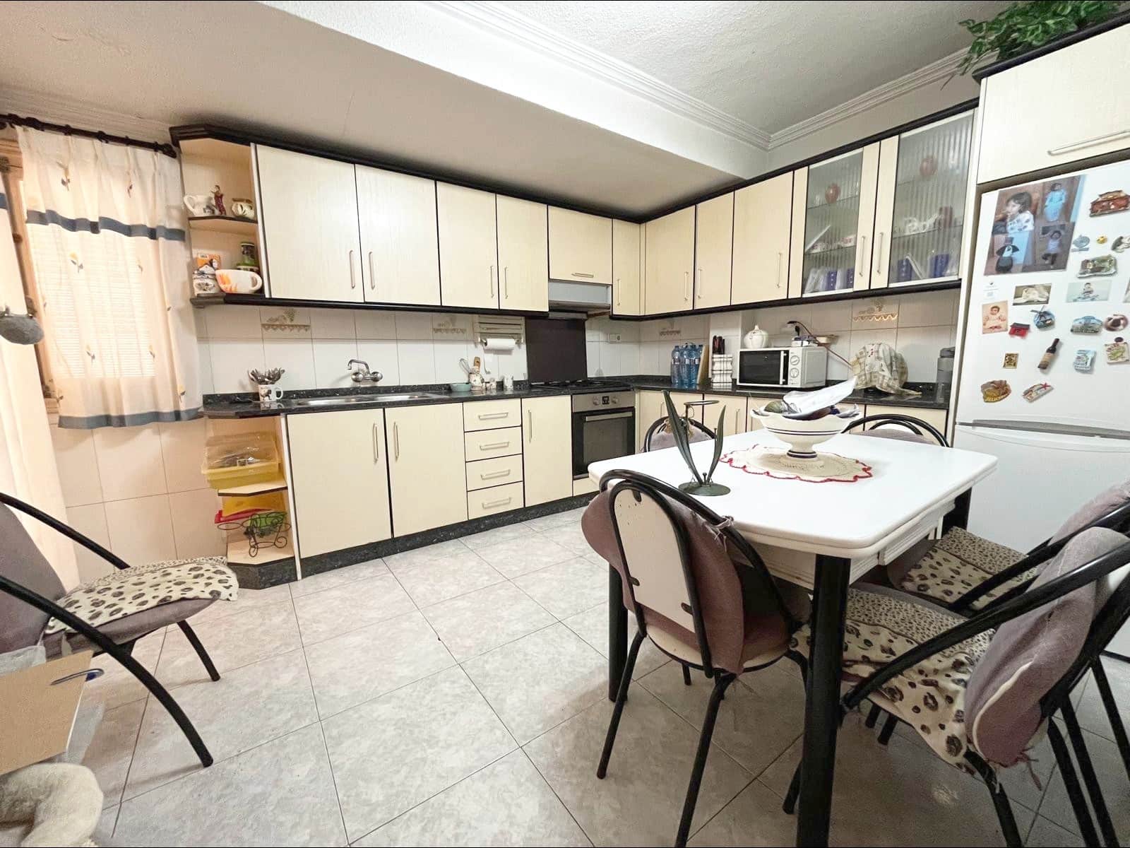 5 makuuhuone Huoneisto myytävänä paikassa Pinoso - 130 000 € (Ref: 9505997)