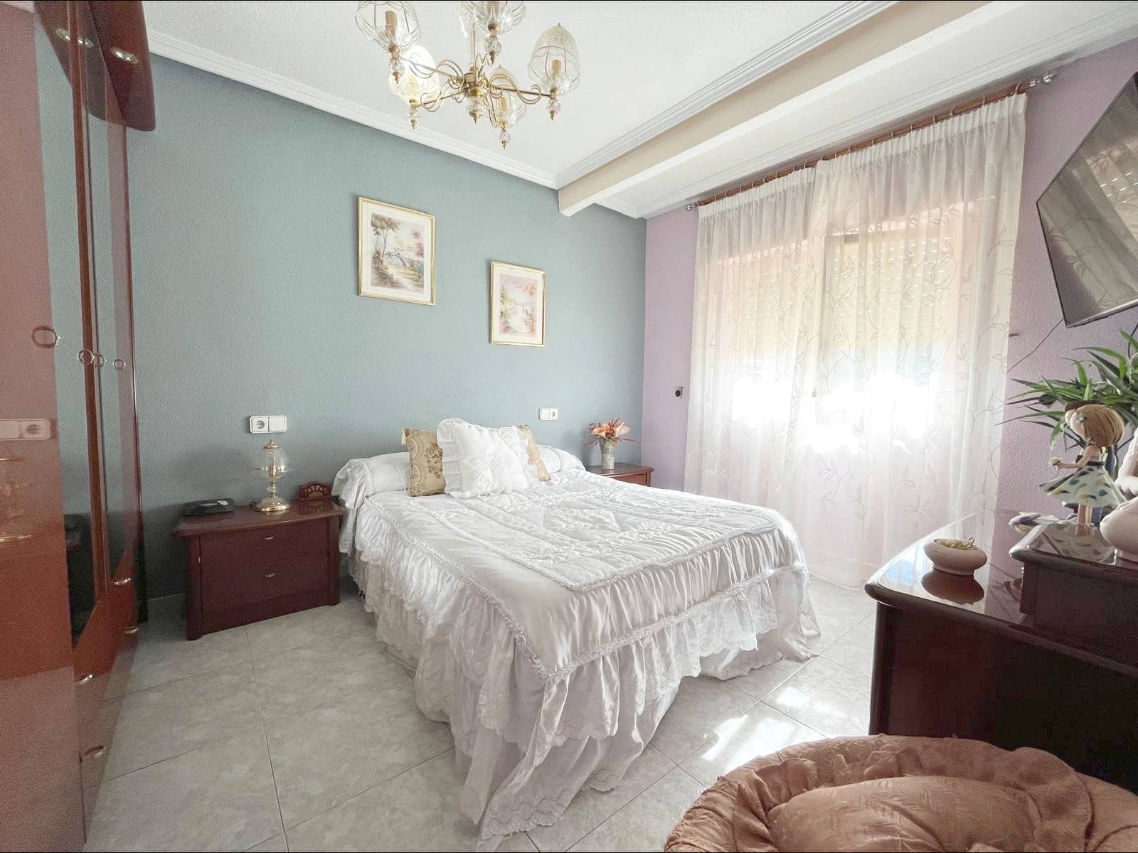 5 makuuhuone Huoneisto myytävänä paikassa Pinoso - 130 000 € (Ref: 9505997)