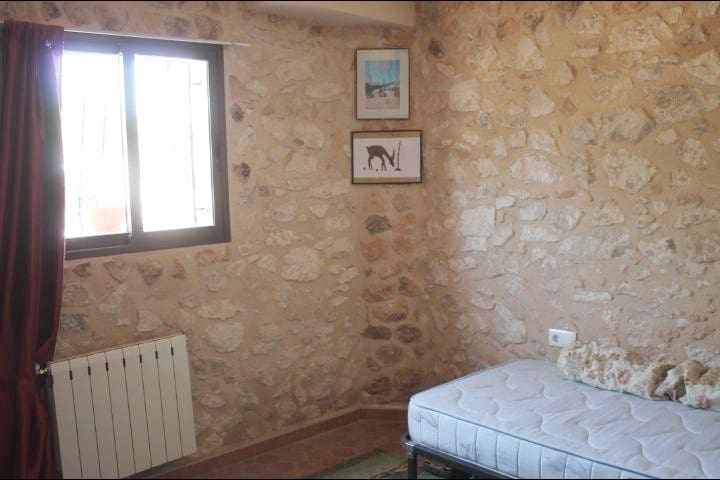 4 bedroom Villa for sale in Pinoso with garage - € 320,000 (Ref: 9505998)