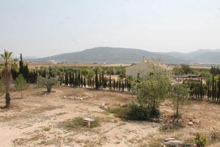 4 bedroom Villa for sale in Pinoso with garage - € 320,000 (Ref: 9505998)