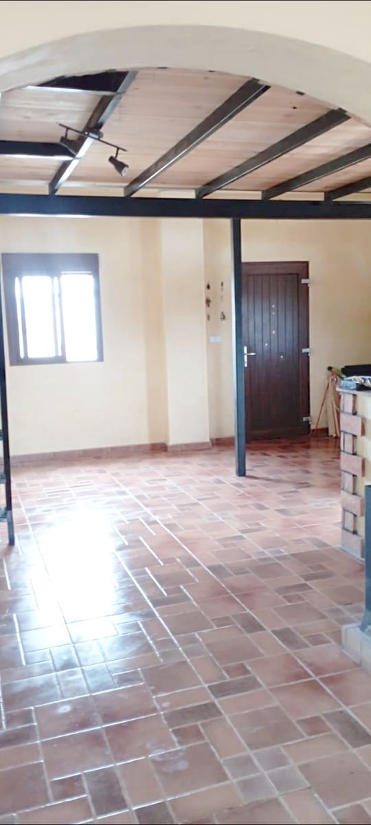 4 bedroom Villa for sale in Pinoso with garage - € 320,000 (Ref: 9505998)