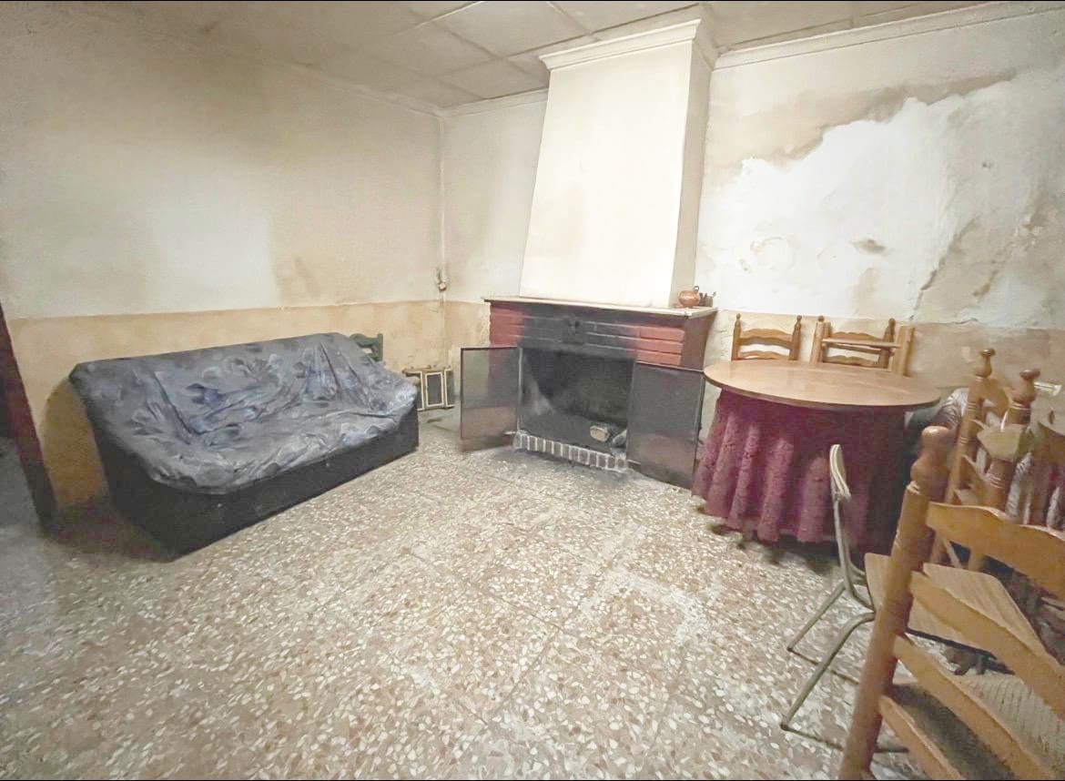 Commercial for sale in Raspay - € 44,000 (Ref: 9877238)