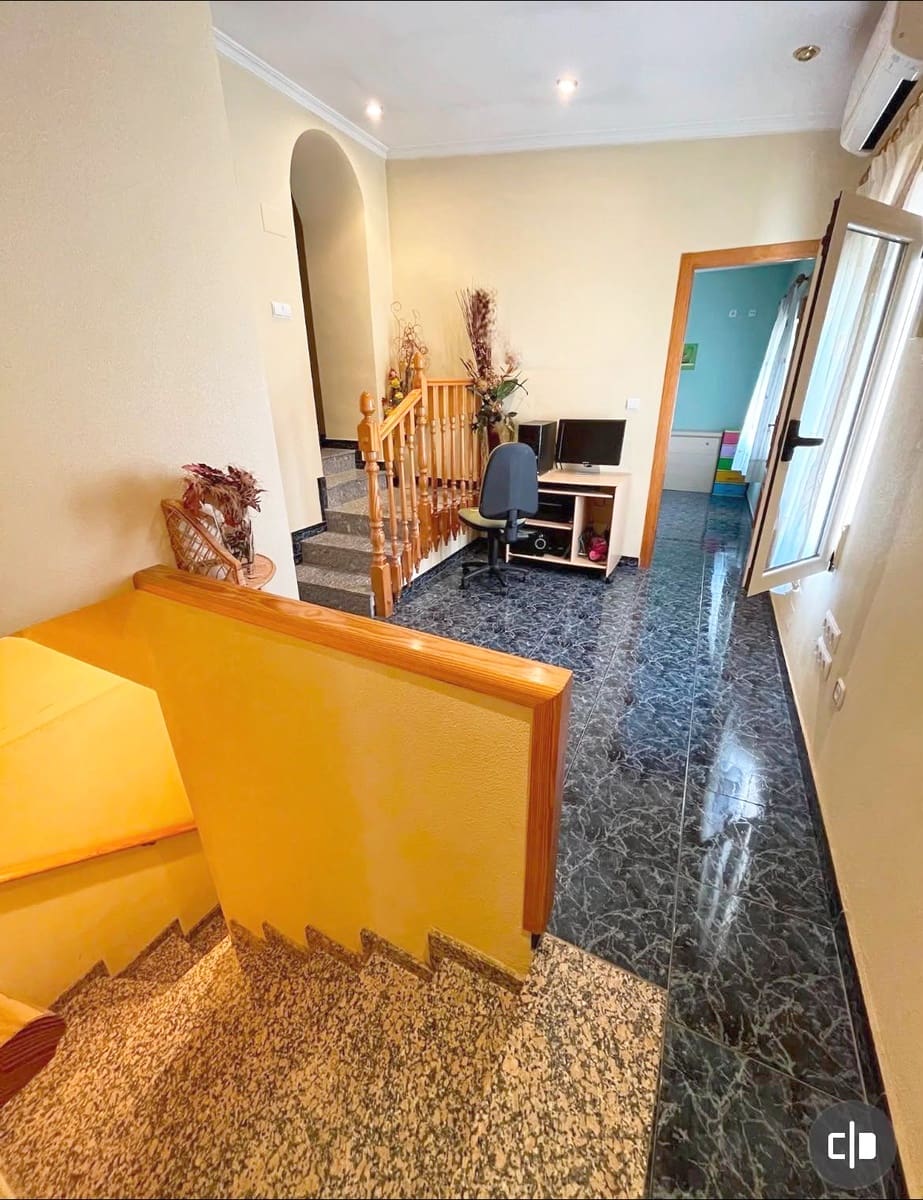 Chalet de 4 habitaciones en Monóvar / Monóver en venta - 120.000 € (Ref: 9913179)