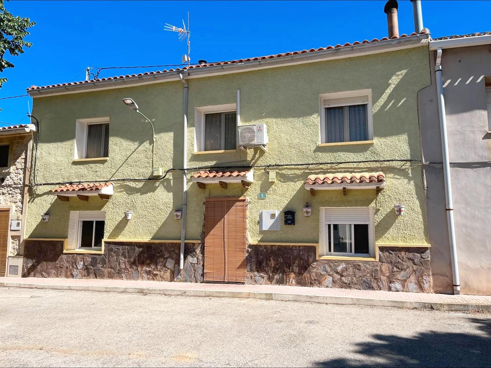 Chalet de 4 habitaciones en Monóvar / Monóver en venta - 120.000 € (Ref: 9913179)