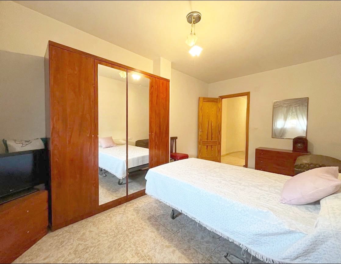 3 bedroom Flat for sale in Pinoso - € 84,000 (Ref: 9920435)