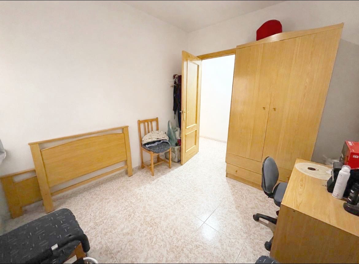 3 bedroom Flat for sale in Pinoso - € 84,000 (Ref: 9920435)