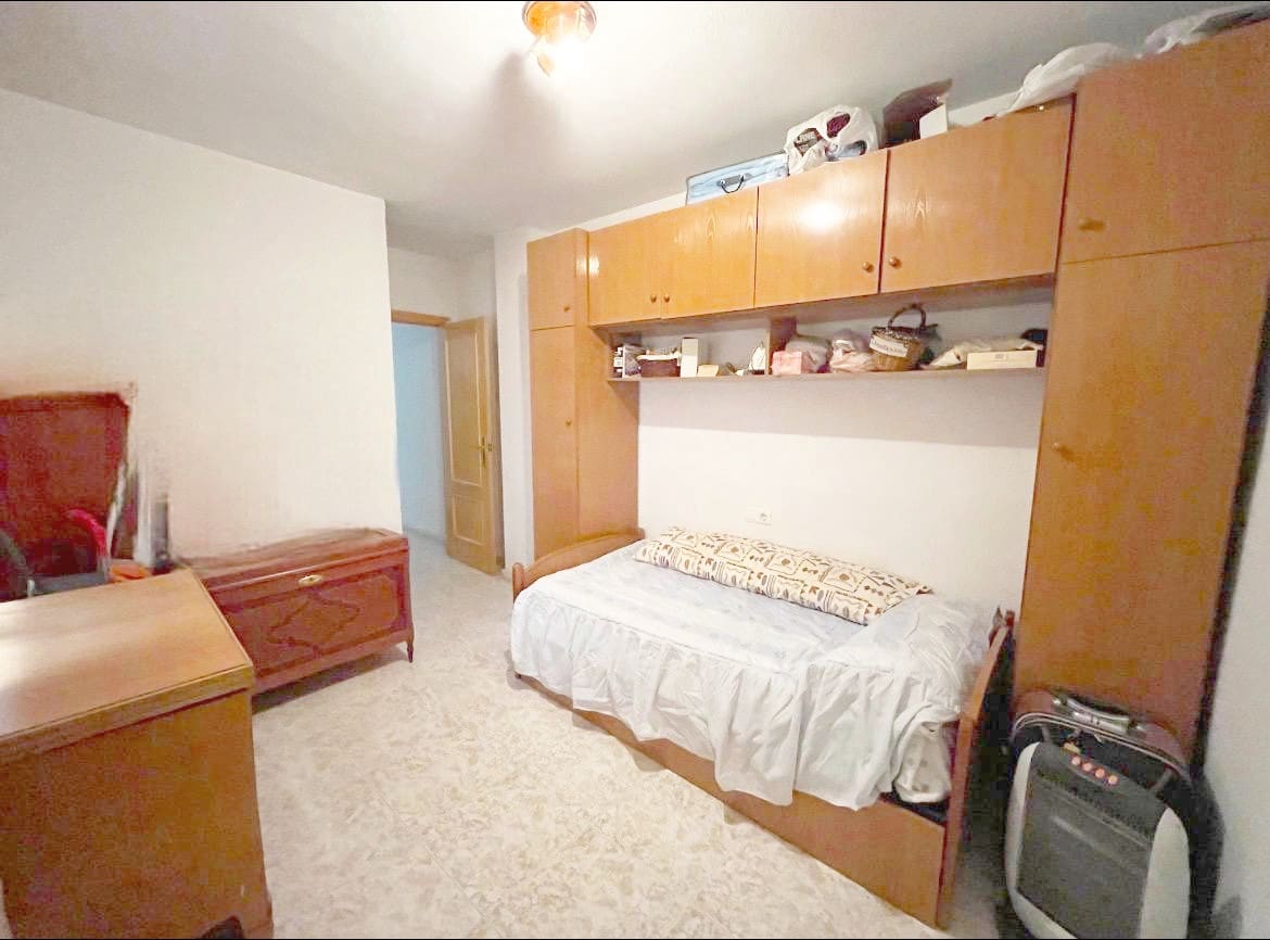 3 bedroom Flat for sale in Pinoso - € 84,000 (Ref: 9920435)