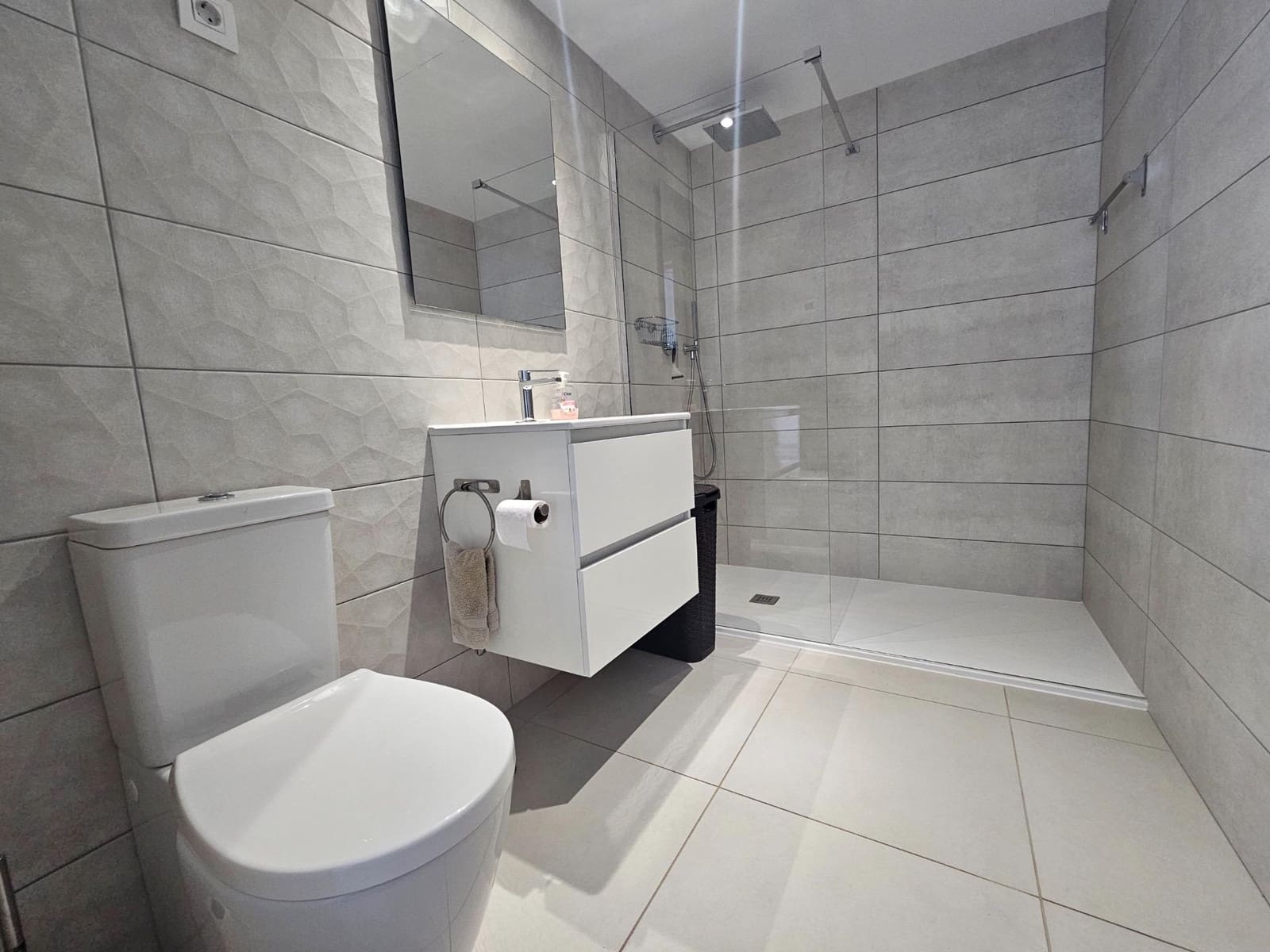 3 sypialnia Penthouse na sprzedaż w Torrevieja z basenem - 795 000 € (Ref: 9823238)