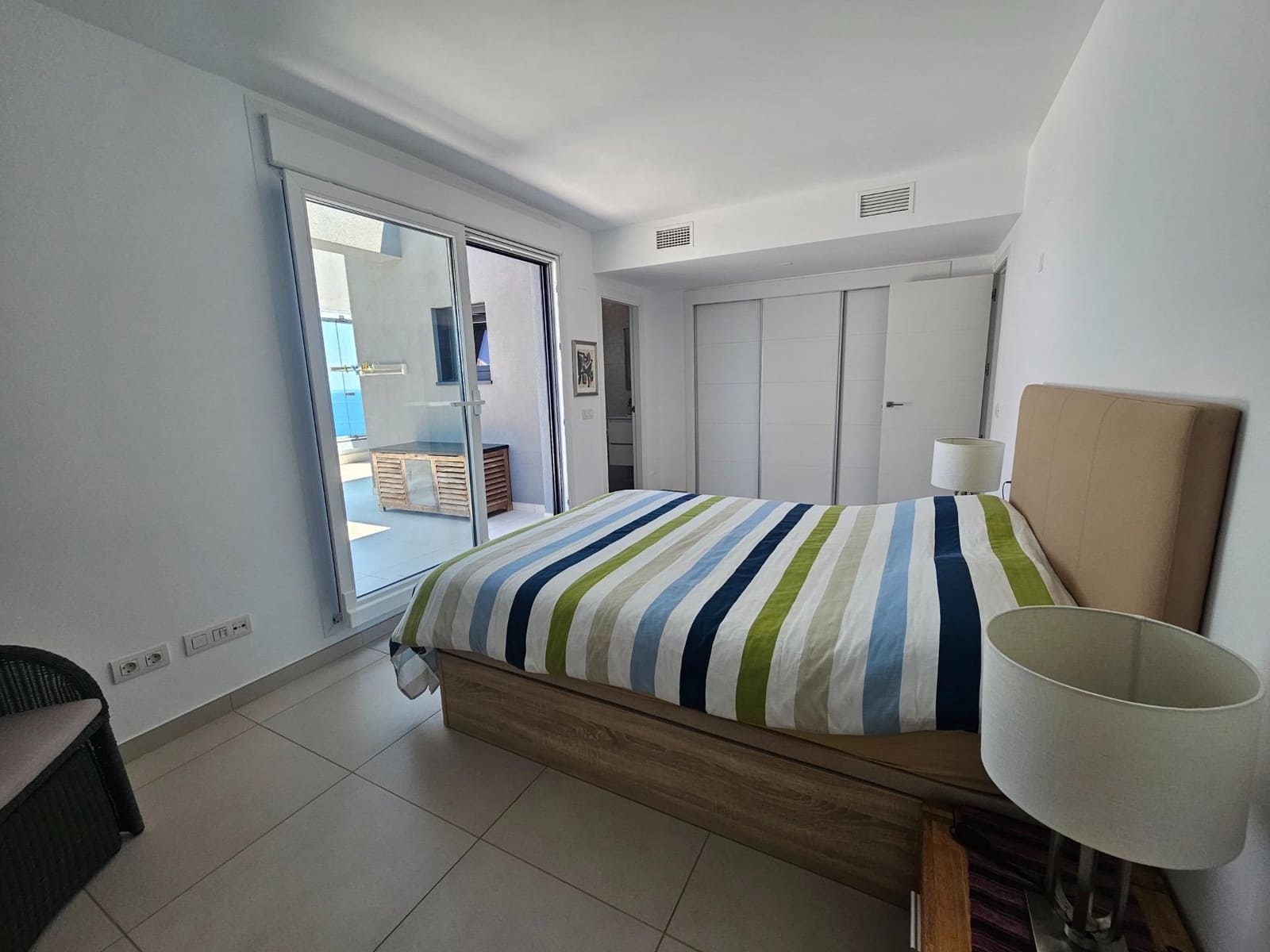 3 sypialnia Penthouse na sprzedaż w Torrevieja z basenem - 795 000 € (Ref: 9823238)