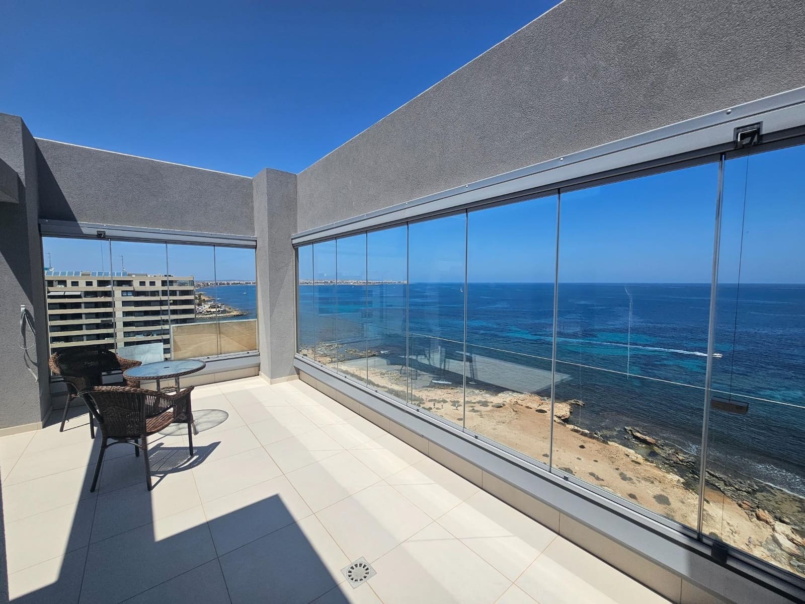3 sypialnia Penthouse na sprzedaż w Torrevieja z basenem - 795 000 € (Ref: 9823238)