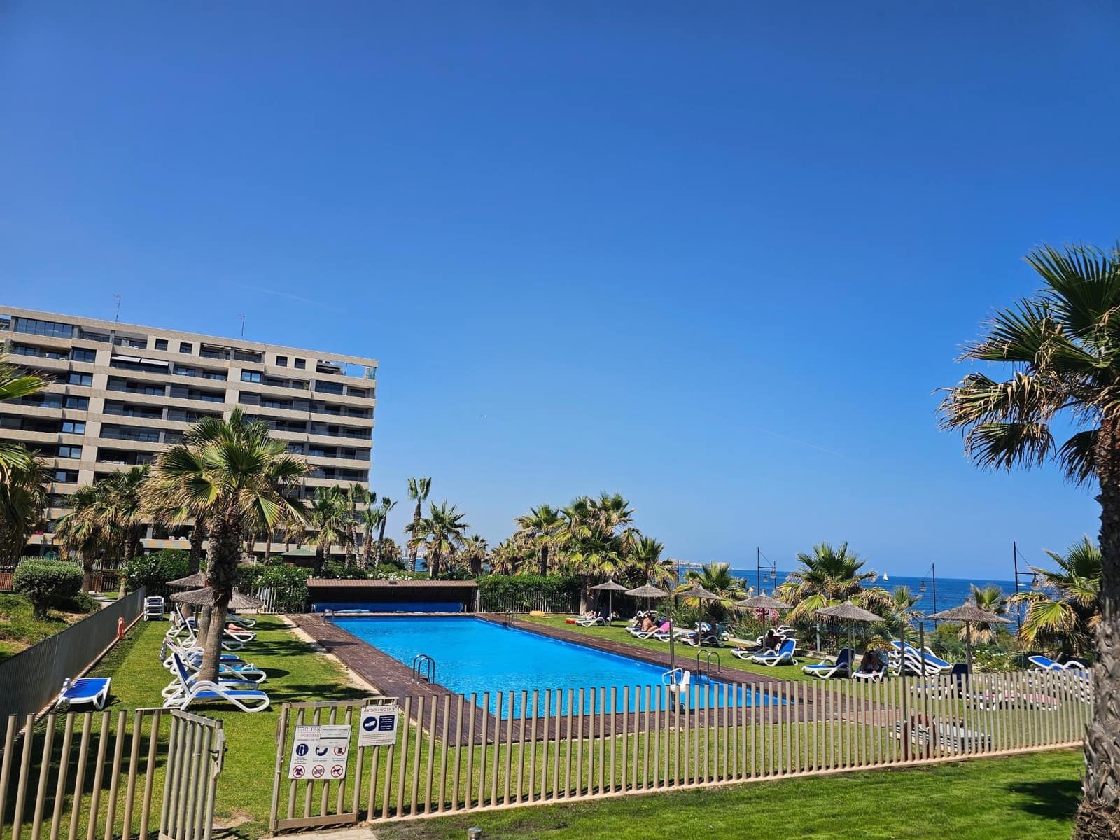 3 sypialnia Penthouse na sprzedaż w Torrevieja z basenem - 795 000 € (Ref: 9823238)